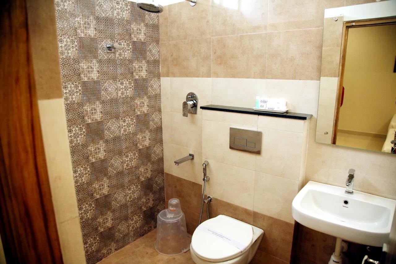 Apollo Court Hotel Csennai Kültér fotó
